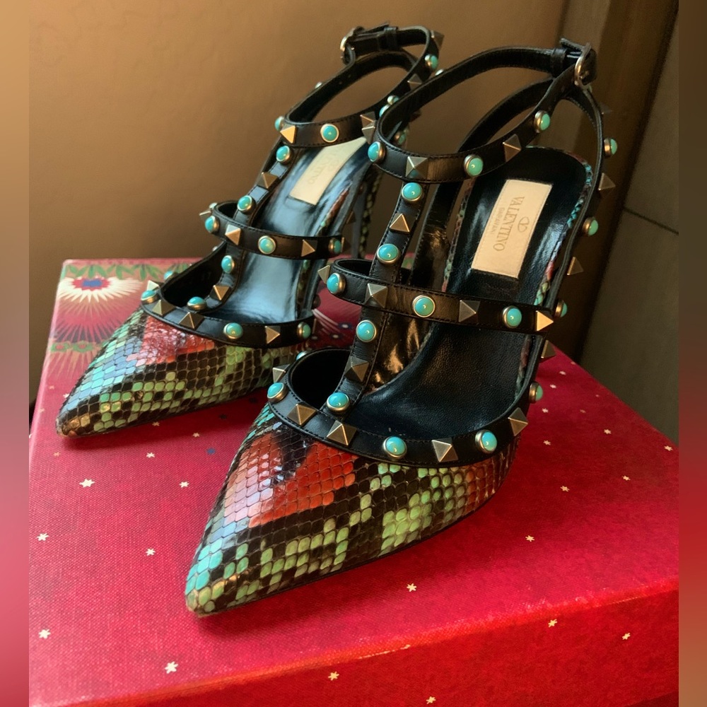 Valentino Garavani, 100% authentic, Rockstud python/T-strap Toe Pump size 7